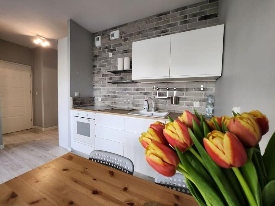 Apartstars - Powstancow #32 With Terrace เชชูฟ ภายนอก รูปภาพ